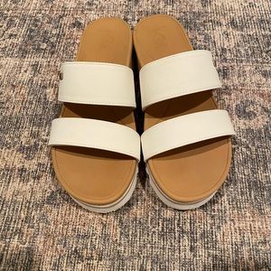 Reef “Horizon  Hi” sandals. Comfortable foot bed. Worn once. Retails at DSW $49